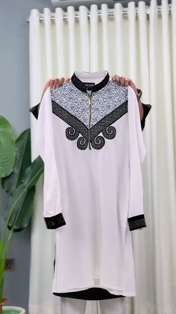 Navy Blue Embroidered Zip-Neck Kurta - Image 2