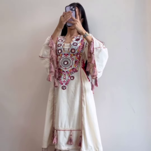 Boho Style Embroidered Kurta Set – Artistic Ethnic Fashion 🌺