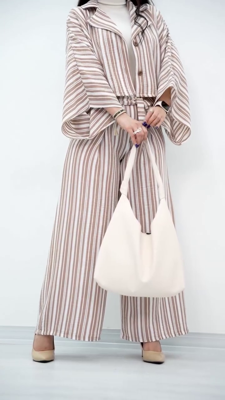 Elegant Striped Co-Ord Set with Wide-Leg Pants - Image 2
