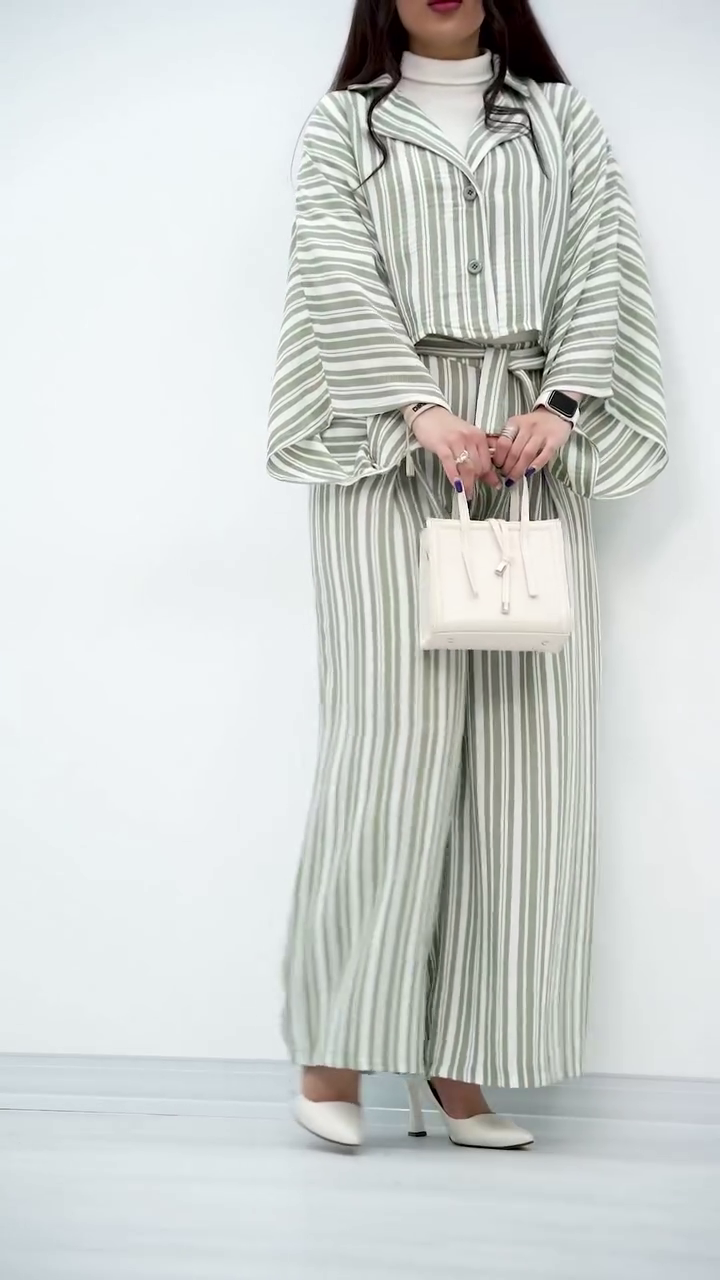 Elegant Striped Co-Ord Set with Wide-Leg Pants - Image 4