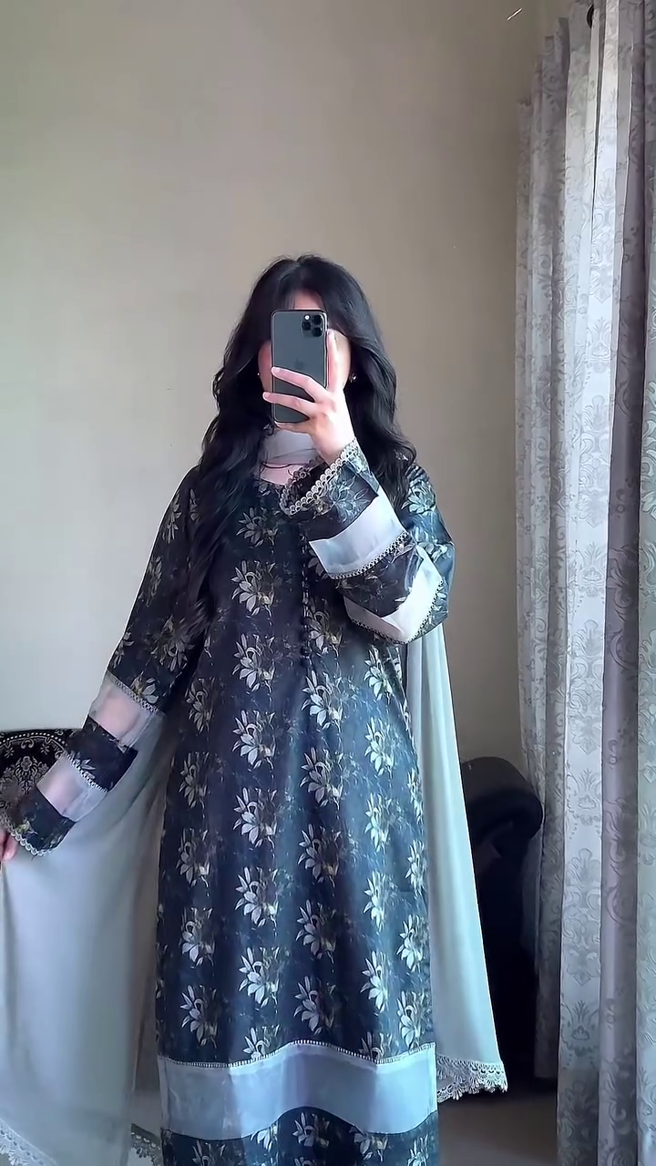 Graceful Dark Floral Suit – Elegant Ethnic Charm - Image 2