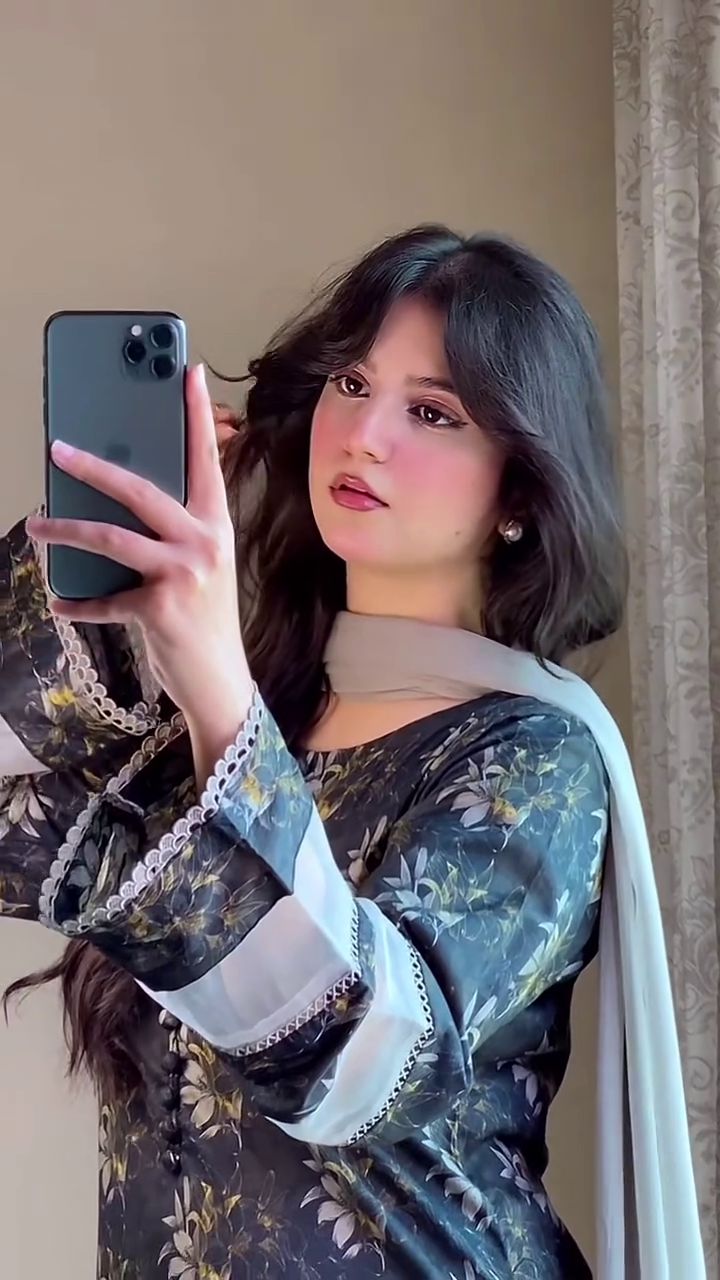 Graceful Dark Floral Suit – Elegant Ethnic Charm - Image 3