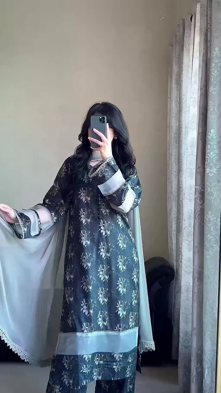 Graceful Dark Floral Suit – Elegant Ethnic Charm - Image 4