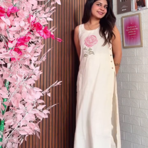 🤍 Minimal Grace – Elegant Sleeveless Kurta Set