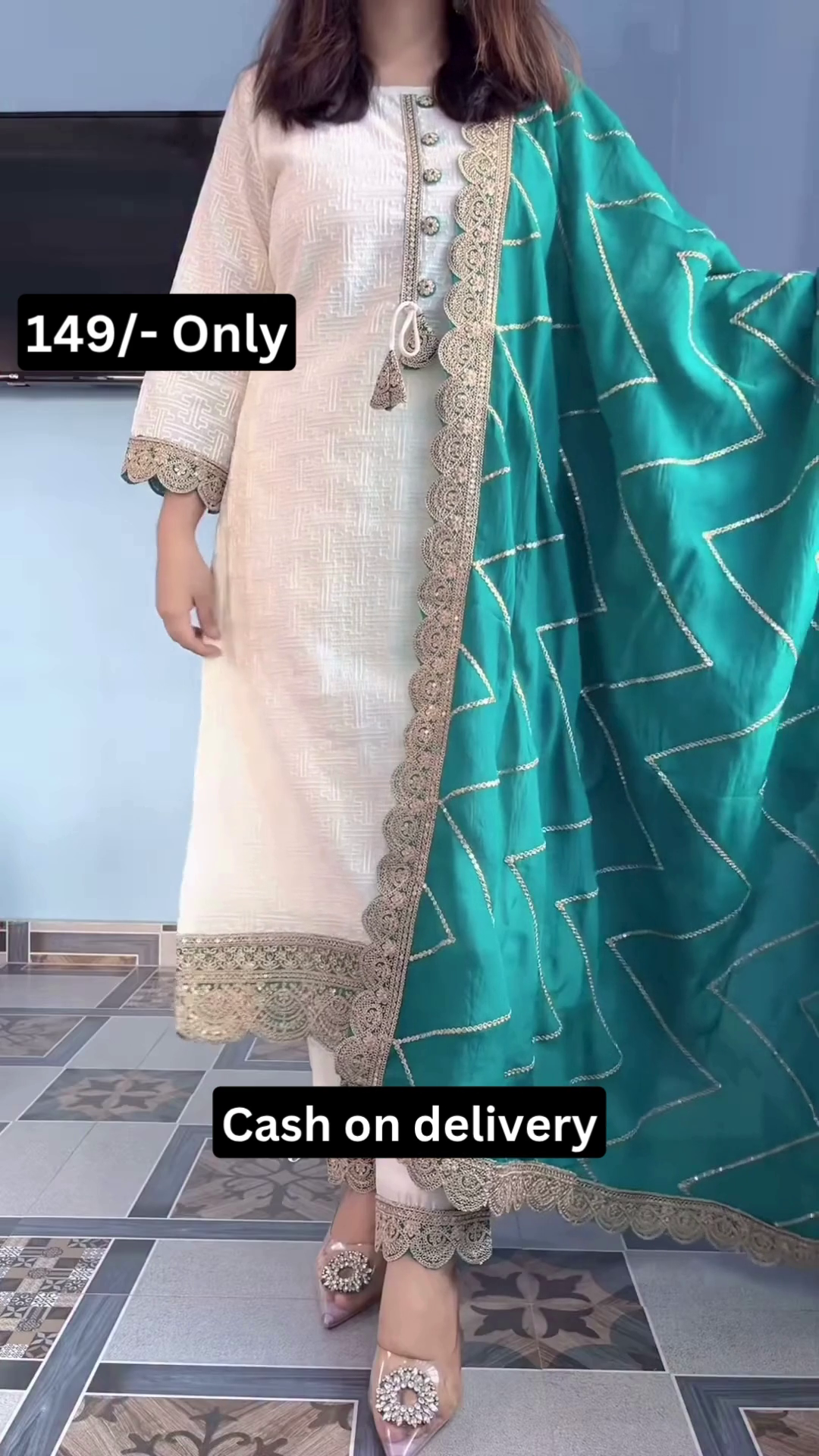 Elegant White Suit with Emerald Dupatta - Image 3