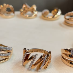 🌸 Radiant Floral Gold Ring